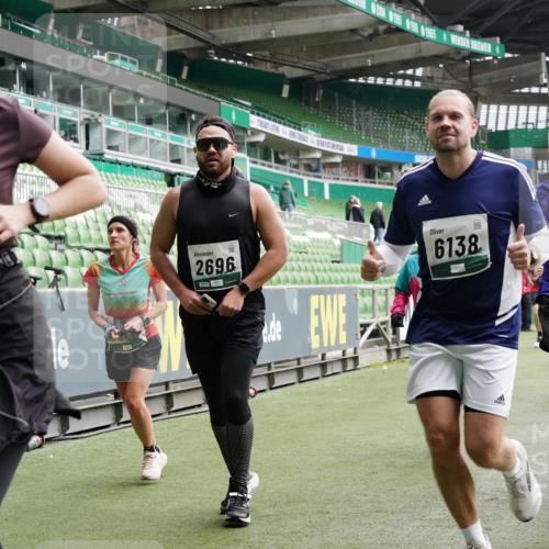 05.10.2025 - 20. swb-Marathon Bremen Michael Burmester http://msf.ph/oto/9331052 05.10.2025 13:03:25 Laufen im Stadion 227, 293, 375, 396, 527, 616, 721, 725, 764, 958, 1067, 1178, 1275, 1331, 1336, 1425, 1469, 1507, 1514, 1568, 1670, 1705, 1836, 1944, 2016, 2339, 2357, 2375, 2407, 2567, 2597, 2696, 2791, 2960, 2984, 3019, 3037, 3147, 3313, 4026, 4321, 4528, 4767, 4769, 5410, 5431, 5489, 5523, 5527, 5755, 5763, 5867, 5884, 5966, 6138, 6215, 6414, 6417, 6447, 6481, 6666, 7315, 7316, 7407, 7540, 7607, 7653, 8375, 8526, 8957, 97, 518, 729, 1121, 1704, 1733, 2393, 2772, 3424, 3917 meine-sportfotos.de