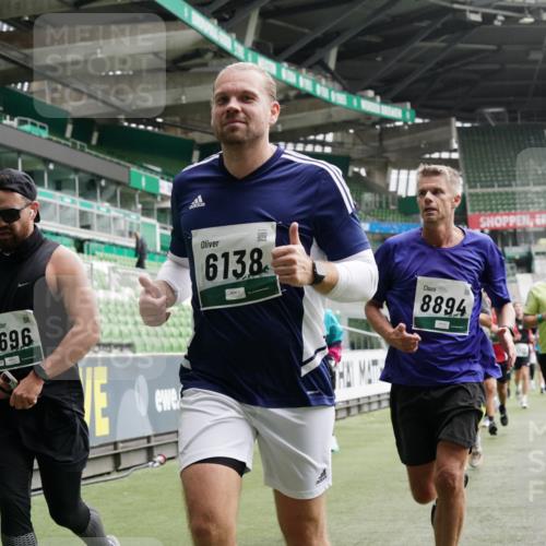 05.10.2025 - 20. swb-Marathon Bremen Michael Burmester http://msf.ph/oto/9331056 05.10.2025 13:03:26 Laufen im Stadion 227, 293, 375, 396, 527, 616, 721, 725, 764, 958, 1067, 1178, 1275, 1331, 1336, 1425, 1469, 1507, 1514, 1568, 1670, 1705, 1836, 1944, 2016, 2339, 2357, 2375, 2407, 2567, 2597, 2696, 2791, 2960, 2984, 3019, 3037, 3147, 3313, 4026, 4321, 4528, 4767, 4769, 5410, 5431, 5489, 5523, 5527, 5755, 5763, 5867, 5884, 5966, 6138, 6145, 6215, 6414, 6417, 6447, 6481, 6666, 7315, 7316, 7407, 7540, 7607, 7653, 8375, 8526, 8957, 97, 518, 729, 1121, 1704, 1733, 2393, 2772, 3424, 3917 meine-sportfotos.de