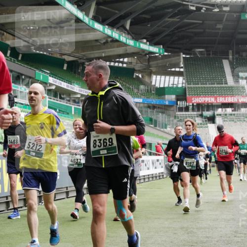 05.10.2025 - 20. swb-Marathon Bremen Michael Burmester http://msf.ph/oto/9331063 05.10.2025 13:04:08 Laufen im Stadion 100, 360, 414, 470, 592, 607, 898, 958, 1012, 1019, 1067, 1080, 1084, 1275, 1331, 1336, 1413, 1468, 1478, 1514, 1695, 1852, 1914, 1975, 1997, 2016, 2333, 2339, 2375, 2567, 2617, 3037, 3072, 3346, 3485, 4005, 4053, 4087, 4243, 4335, 4453, 4462, 4524, 4528, 4637, 4638, 4651, 4757, 4767, 4793, 4803, 4840, 4928, 5043, 5137, 5162, 5212, 5236, 5343, 5410, 5446, 5464, 5489, 5523, 5832, 5966, 5969, 6011, 6145, 6287, 6414, 6447, 6529, 6584, 6635, 227, 375, 396, 2597 meine-sportfotos.de