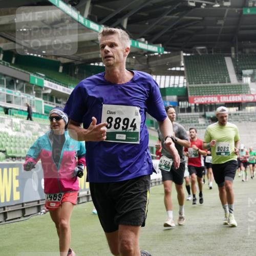 05.10.2025 - 20. swb-Marathon Bremen Michael Burmester http://msf.ph/oto/9331068 05.10.2025 13:03:27 Laufen im Stadion 227, 293, 375, 396, 527, 616, 721, 725, 764, 958, 1067, 1178, 1275, 1331, 1336, 1425, 1469, 1507, 1514, 1568, 1670, 1705, 1836, 1944, 2016, 2339, 2357, 2375, 2407, 2567, 2597, 2696, 2791, 2960, 2984, 3019, 3037, 3147, 3313, 4026, 4321, 4528, 4767, 4769, 5162, 5410, 5431, 5489, 5523, 5527, 5763, 5867, 5884, 5966, 6138, 6145, 6215, 6414, 6417, 6447, 6481, 6666, 7315, 7316, 7407, 7540, 7607, 7653, 8375, 8526, 97, 518, 721, 729, 1121, 1704, 1733, 2393, 2772, 3424, 3917 meine-sportfotos.de