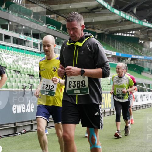 05.10.2025 - 20. swb-Marathon Bremen Michael Burmester http://msf.ph/oto/9331071 05.10.2025 13:04:08 Laufen im Stadion 100, 360, 414, 470, 592, 607, 898, 958, 1012, 1019, 1067, 1080, 1084, 1275, 1331, 1336, 1413, 1468, 1478, 1514, 1695, 1852, 1914, 1975, 1997, 2016, 2333, 2339, 2375, 2567, 2617, 3037, 3072, 3346, 3485, 4005, 4053, 4087, 4243, 4335, 4453, 4462, 4524, 4528, 4637, 4638, 4651, 4757, 4767, 4793, 4803, 4840, 4928, 5043, 5137, 5162, 5212, 5236, 5343, 5410, 5446, 5464, 5489, 5523, 5832, 5966, 5969, 6011, 6145, 6287, 6414, 6447, 6529, 6584, 6635, 227, 375, 396, 2597 meine-sportfotos.de