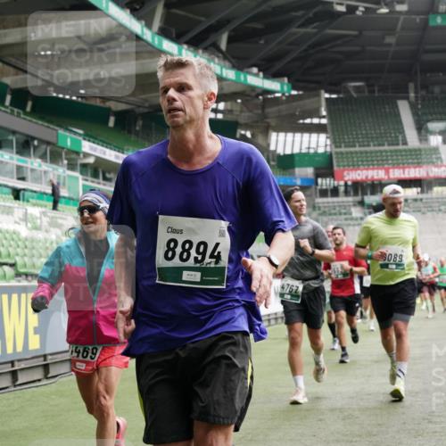 05.10.2025 - 20. swb-Marathon Bremen Michael Burmester http://msf.ph/oto/9331072 05.10.2025 13:03:27 Laufen im Stadion 227, 293, 375, 396, 527, 616, 721, 725, 764, 958, 1067, 1178, 1275, 1331, 1336, 1425, 1469, 1507, 1514, 1568, 1670, 1705, 1836, 1944, 2016, 2339, 2357, 2375, 2407, 2567, 2597, 2696, 2791, 2960, 2984, 3019, 3037, 3147, 3313, 4026, 4321, 4528, 4767, 4769, 5162, 5410, 5431, 5489, 5523, 5527, 5763, 5867, 5884, 5966, 6138, 6145, 6215, 6414, 6417, 6447, 6481, 6666, 7315, 7316, 7407, 7540, 7607, 7653, 8375, 8526, 97, 518, 721, 729, 1121, 1704, 1733, 2393, 2772, 3424, 3917 meine-sportfotos.de