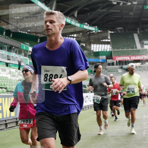 05.10.2025 - 20. swb-Marathon Bremen Michael Burmester http://msf.ph/oto/9331076 05.10.2025 13:03:27 Laufen im Stadion 227, 293, 375, 396, 527, 616, 721, 725, 764, 958, 1067, 1178, 1275, 1331, 1336, 1425, 1469, 1507, 1514, 1568, 1670, 1705, 1836, 1944, 2016, 2339, 2357, 2375, 2407, 2567, 2597, 2696, 2791, 2960, 2984, 3019, 3037, 3147, 3313, 4026, 4321, 4528, 4767, 4769, 5162, 5410, 5431, 5489, 5523, 5527, 5763, 5867, 5884, 5966, 6138, 6145, 6215, 6414, 6417, 6447, 6481, 6666, 7315, 7316, 7407, 7540, 7607, 7653, 8375, 8526, 97, 518, 721, 729, 1121, 1704, 1733, 2393, 2772, 3424, 3917 meine-sportfotos.de