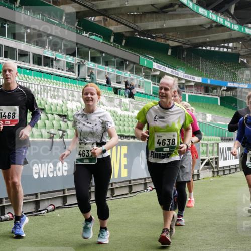 05.10.2025 - 20. swb-Marathon Bremen Michael Burmester http://msf.ph/oto/9331079 05.10.2025 13:04:09 Laufen im Stadion 100, 360, 414, 470, 592, 607, 898, 958, 1012, 1019, 1067, 1080, 1084, 1275, 1331, 1336, 1413, 1468, 1478, 1514, 1695, 1852, 1914, 1975, 1997, 2016, 2333, 2339, 2375, 2567, 2617, 3037, 3072, 3346, 3485, 4005, 4053, 4087, 4243, 4335, 4453, 4462, 4524, 4528, 4637, 4638, 4651, 4757, 4767, 4793, 4803, 4840, 4928, 5043, 5137, 5162, 5212, 5236, 5343, 5410, 5446, 5464, 5489, 5523, 5832, 5966, 5969, 6011, 6145, 6287, 6414, 6447, 6529, 6584, 6635, 227, 375, 396, 2597 meine-sportfotos.de