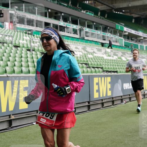 05.10.2025 - 20. swb-Marathon Bremen Michael Burmester http://msf.ph/oto/9331084 05.10.2025 13:03:28 Laufen im Stadion 227, 293, 375, 396, 527, 616, 725, 764, 958, 1067, 1178, 1275, 1331, 1336, 1425, 1469, 1507, 1514, 1568, 1670, 1705, 1836, 1944, 2016, 2339, 2357, 2375, 2407, 2567, 2597, 2696, 2791, 2960, 2984, 3019, 3037, 3147, 3313, 4026, 4321, 4528, 4767, 4769, 5162, 5236, 5410, 5431, 5489, 5523, 5527, 5763, 5867, 5884, 5966, 6138, 6145, 6215, 6414, 6417, 6447, 6481, 6529, 6666, 7315, 7316, 7407, 7540, 7607, 7653, 8375, 8526, 97, 293, 518, 721, 729, 1121, 1704, 1733, 2393, 2772, 3424, 3917 meine-sportfotos.de