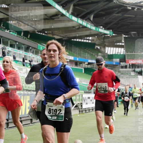 05.10.2025 - 20. swb-Marathon Bremen Michael Burmester http://msf.ph/oto/9331100 05.10.2025 13:04:11 Laufen im Stadion 100, 360, 414, 470, 592, 607, 898, 958, 1012, 1019, 1067, 1080, 1084, 1275, 1331, 1336, 1413, 1468, 1478, 1514, 1695, 1852, 1914, 1975, 1997, 2016, 2086, 2333, 2339, 2375, 2567, 2617, 3037, 3072, 3346, 3485, 4005, 4053, 4087, 4243, 4244, 4335, 4453, 4462, 4524, 4528, 4637, 4638, 4651, 4757, 4793, 4803, 4840, 4928, 5043, 5137, 5162, 5212, 5236, 5343, 5446, 5464, 5489, 5523, 5832, 5966, 5969, 6011, 6145, 6287, 6414, 6447, 6529, 6584, 6635, 227, 375, 396, 2597 meine-sportfotos.de