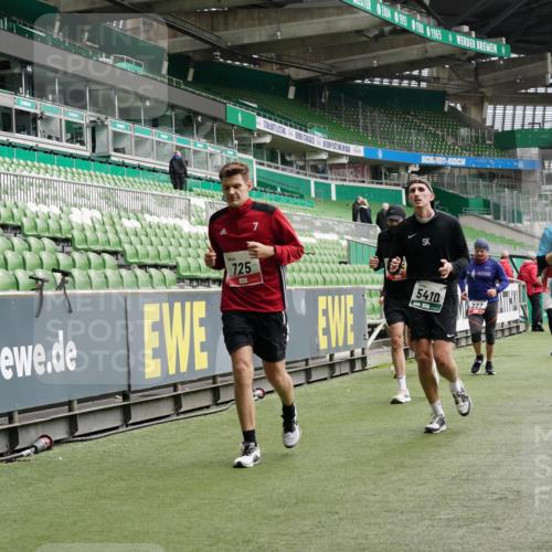 05.10.2025 - 20. swb-Marathon Bremen Michael Burmester http://msf.ph/oto/9331127 05.10.2025 13:03:33 Laufen im Stadion 227, 375, 396, 527, 592, 725, 764, 958, 1067, 1178, 1275, 1331, 1336, 1425, 1469, 1507, 1514, 1568, 1670, 1705, 1836, 2016, 2339, 2357, 2375, 2407, 2567, 2597, 2696, 2791, 2960, 2984, 3019, 3037, 3147, 3313, 4026, 4053, 4087, 4321, 4453, 4462, 4528, 4651, 4767, 4769, 5043, 5162, 5236, 5410, 5431, 5489, 5523, 5527, 5763, 5867, 5966, 6138, 6145, 6215, 6414, 6417, 6447, 6481, 6529, 6584, 6666, 7315, 7316, 7540, 7607, 7653, 8375, 293, 721, 1121, 1733, 2393, 2772, 3424, 3917 meine-sportfotos.de