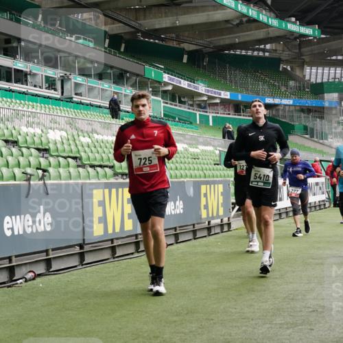 05.10.2025 - 20. swb-Marathon Bremen Michael Burmester http://msf.ph/oto/9331135 05.10.2025 13:03:33 Laufen im Stadion 227, 375, 396, 527, 592, 725, 764, 958, 1067, 1178, 1275, 1331, 1336, 1425, 1469, 1507, 1514, 1568, 1670, 1705, 1836, 2016, 2339, 2357, 2375, 2407, 2567, 2597, 2696, 2791, 2960, 2984, 3019, 3037, 3147, 3313, 4026, 4053, 4087, 4321, 4453, 4462, 4528, 4651, 4767, 4769, 5043, 5162, 5236, 5410, 5431, 5489, 5523, 5527, 5763, 5867, 5966, 6138, 6145, 6215, 6414, 6417, 6447, 6481, 6529, 6584, 6666, 7315, 7316, 7540, 7607, 7653, 8375, 293, 721, 1121, 1733, 2393, 2772, 3424, 3917 meine-sportfotos.de