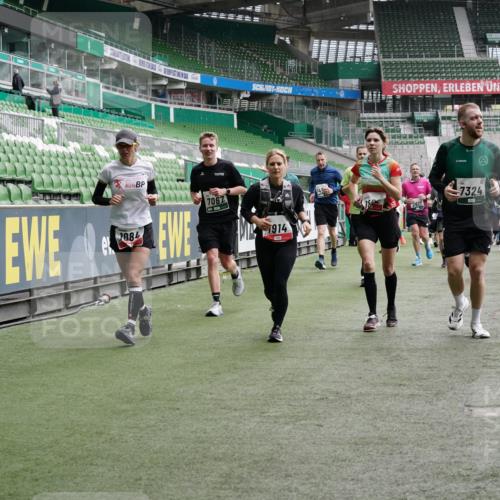 05.10.2025 - 20. swb-Marathon Bremen Michael Burmester http://msf.ph/oto/9331136 05.10.2025 13:04:15 Laufen im Stadion 100, 360, 414, 470, 592, 607, 898, 958, 1012, 1019, 1080, 1084, 1331, 1336, 1413, 1468, 1478, 1514, 1695, 1852, 1914, 1975, 1997, 2016, 2086, 2333, 2567, 2617, 2989, 3037, 3072, 3346, 3485, 4005, 4053, 4087, 4243, 4244, 4335, 4453, 4462, 4501, 4524, 4528, 4627, 4637, 4638, 4651, 4757, 4793, 4803, 4840, 4928, 5043, 5082, 5137, 5162, 5212, 5236, 5247, 5343, 5446, 5464, 5489, 5523, 5832, 5966, 5969, 6011, 6145, 6287, 6414, 6447, 6529, 6584, 6635, 396, 2597 meine-sportfotos.de