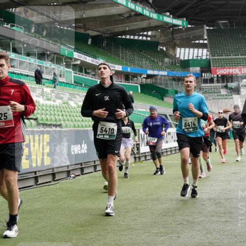 05.10.2025 - 20. swb-Marathon Bremen Michael Burmester http://msf.ph/oto/9331139 05.10.2025 13:03:34 Laufen im Stadion 227, 375, 396, 527, 592, 725, 764, 958, 1067, 1178, 1275, 1331, 1336, 1425, 1469, 1507, 1514, 1568, 1670, 1705, 1836, 2016, 2339, 2357, 2375, 2407, 2567, 2597, 2696, 2791, 2960, 2984, 3019, 3037, 3147, 3313, 4026, 4053, 4087, 4321, 4453, 4462, 4528, 4651, 4767, 4769, 5043, 5162, 5236, 5410, 5431, 5489, 5523, 5527, 5763, 5867, 5966, 6138, 6145, 6215, 6414, 6417, 6447, 6481, 6529, 6584, 6666, 7315, 7316, 7540, 7607, 7653, 8375, 293, 721, 1121, 1733, 2393, 3424, 3917 meine-sportfotos.de