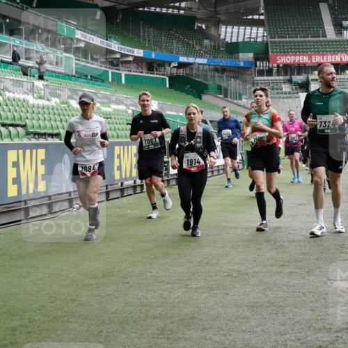 05.10.2025 - 20. swb-Marathon Bremen Michael Burmester http://msf.ph/oto/9331140 05.10.2025 13:04:15 Laufen im Stadion 100, 360, 414, 470, 592, 607, 898, 958, 1012, 1019, 1080, 1084, 1331, 1336, 1413, 1468, 1478, 1514, 1695, 1852, 1914, 1975, 1997, 2016, 2086, 2333, 2567, 2617, 2989, 3037, 3072, 3346, 3485, 4005, 4053, 4087, 4243, 4244, 4335, 4453, 4462, 4501, 4524, 4528, 4627, 4637, 4638, 4651, 4757, 4793, 4803, 4840, 4928, 5043, 5082, 5137, 5162, 5212, 5236, 5247, 5343, 5446, 5464, 5489, 5523, 5832, 5966, 5969, 6011, 6145, 6287, 6414, 6447, 6529, 6584, 6635, 396, 2597 meine-sportfotos.de