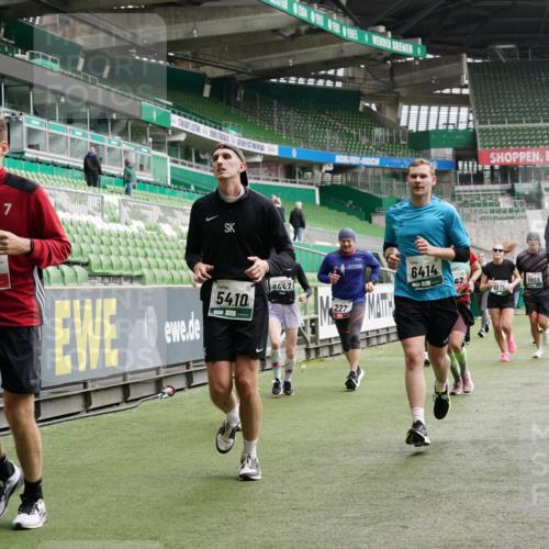 05.10.2025 - 20. swb-Marathon Bremen Michael Burmester http://msf.ph/oto/9331143 05.10.2025 13:03:34 Laufen im Stadion 227, 375, 396, 527, 592, 725, 764, 958, 1067, 1178, 1275, 1331, 1336, 1425, 1469, 1507, 1514, 1568, 1670, 1705, 1836, 2016, 2339, 2357, 2375, 2407, 2567, 2597, 2696, 2791, 2960, 2984, 3019, 3037, 3147, 3313, 4026, 4053, 4087, 4321, 4453, 4462, 4528, 4651, 4767, 4769, 5043, 5162, 5236, 5410, 5431, 5489, 5523, 5527, 5763, 5867, 5966, 6138, 6145, 6215, 6414, 6417, 6447, 6481, 6529, 6584, 6666, 7315, 7316, 7540, 7607, 7653, 8375, 293, 721, 1121, 1733, 2393, 3424, 3917 meine-sportfotos.de