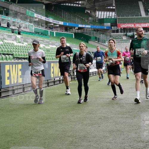 05.10.2025 - 20. swb-Marathon Bremen Michael Burmester http://msf.ph/oto/9331144 05.10.2025 13:04:15 Laufen im Stadion 100, 360, 414, 470, 592, 607, 898, 958, 1012, 1019, 1080, 1084, 1331, 1336, 1413, 1468, 1478, 1514, 1695, 1852, 1914, 1975, 1997, 2016, 2086, 2333, 2567, 2617, 2989, 3037, 3072, 3346, 3485, 4005, 4053, 4087, 4243, 4244, 4335, 4453, 4462, 4501, 4524, 4528, 4627, 4637, 4638, 4651, 4757, 4793, 4803, 4840, 4928, 5043, 5082, 5137, 5162, 5212, 5236, 5247, 5343, 5446, 5464, 5489, 5523, 5832, 5966, 5969, 6011, 6145, 6287, 6414, 6447, 6529, 6584, 6635, 396, 2597 meine-sportfotos.de