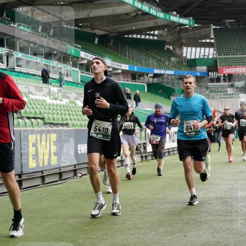 05.10.2025 - 20. swb-Marathon Bremen Michael Burmester http://msf.ph/oto/9331147 05.10.2025 13:03:34 Laufen im Stadion 227, 375, 396, 527, 592, 725, 764, 958, 1067, 1178, 1275, 1331, 1336, 1425, 1469, 1507, 1514, 1568, 1670, 1705, 1836, 2016, 2339, 2357, 2375, 2407, 2567, 2597, 2696, 2791, 2960, 2984, 3019, 3037, 3147, 3313, 4026, 4053, 4087, 4321, 4453, 4462, 4528, 4651, 4767, 4769, 5043, 5162, 5236, 5410, 5431, 5489, 5523, 5527, 5763, 5867, 5966, 6138, 6145, 6215, 6414, 6417, 6447, 6481, 6529, 6584, 6666, 7315, 7316, 7540, 7607, 7653, 8375, 293, 721, 1121, 1733, 2393, 3424, 3917 meine-sportfotos.de