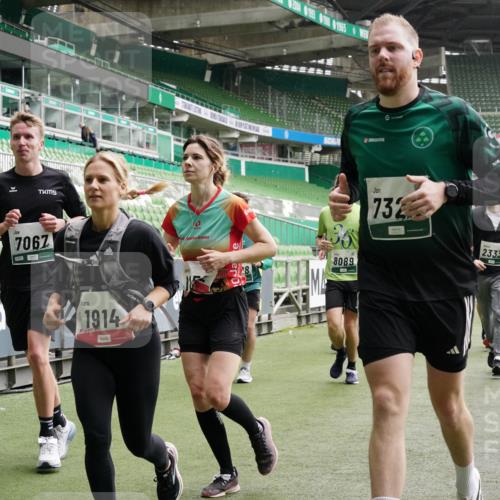 05.10.2025 - 20. swb-Marathon Bremen Michael Burmester http://msf.ph/oto/9331165 05.10.2025 13:04:17 Laufen im Stadion 100, 360, 414, 470, 490, 592, 607, 898, 958, 1012, 1019, 1080, 1084, 1336, 1413, 1468, 1478, 1695, 1852, 1914, 1975, 1997, 2016, 2086, 2333, 2567, 2617, 2664, 2989, 3037, 3072, 3346, 3483, 3485, 3901, 4001, 4005, 4053, 4087, 4243, 4244, 4335, 4453, 4462, 4501, 4524, 4528, 4627, 4637, 4638, 4651, 4757, 4793, 4803, 4840, 4928, 5043, 5082, 5137, 5162, 5212, 5236, 5247, 5343, 5446, 5464, 5489, 5832, 5966, 5969, 6011, 6145, 6287, 6414, 6447, 6529, 6584, 6635, 396, 2597 meine-sportfotos.de