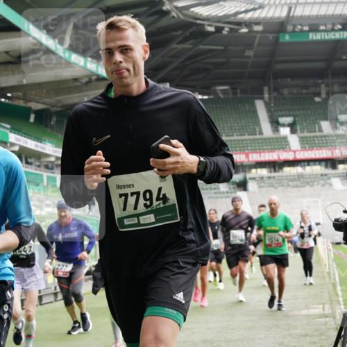 05.10.2025 - 20. swb-Marathon Bremen Michael Burmester http://msf.ph/oto/9331170 05.10.2025 13:03:36 Laufen im Stadion 227, 375, 396, 527, 592, 725, 764, 958, 1067, 1178, 1275, 1331, 1336, 1425, 1469, 1507, 1514, 1568, 1670, 1705, 1836, 1975, 2016, 2339, 2357, 2375, 2407, 2567, 2597, 2696, 2791, 2960, 2984, 3019, 3037, 3147, 3313, 4026, 4053, 4087, 4453, 4462, 4528, 4651, 4767, 4769, 5043, 5162, 5236, 5410, 5431, 5489, 5523, 5527, 5763, 5867, 5966, 6138, 6145, 6215, 6414, 6417, 6447, 6481, 6529, 6584, 6635, 6666, 7315, 7316, 7540, 7607, 7653, 8375, 293, 721, 1121, 1733, 2393, 3424 meine-sportfotos.de