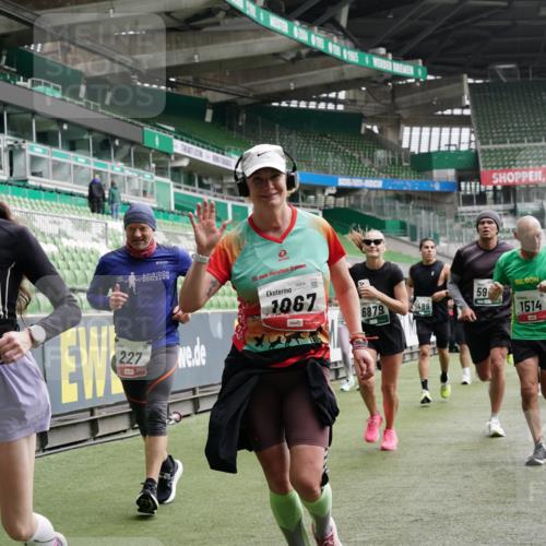 05.10.2025 - 20. swb-Marathon Bremen Michael Burmester http://msf.ph/oto/9331178 05.10.2025 13:03:37 Laufen im Stadion 227, 375, 396, 414, 527, 592, 725, 764, 898, 958, 1067, 1178, 1275, 1331, 1336, 1425, 1469, 1507, 1514, 1568, 1670, 1705, 1836, 1975, 2016, 2339, 2357, 2375, 2407, 2567, 2597, 2696, 2791, 2960, 2984, 3019, 3037, 3147, 3313, 4026, 4053, 4087, 4453, 4462, 4528, 4651, 4767, 4769, 5043, 5162, 5236, 5410, 5431, 5489, 5523, 5527, 5763, 5867, 5966, 6138, 6145, 6215, 6414, 6417, 6447, 6481, 6529, 6584, 6635, 6666, 7315, 7316, 7540, 7607, 7653, 8375, 293, 721, 1733, 2393, 3424 meine-sportfotos.de