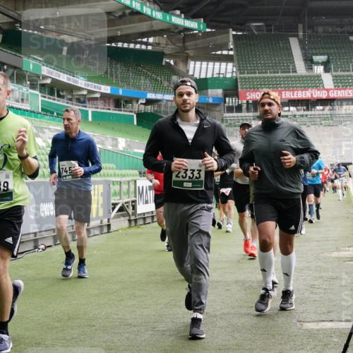 05.10.2025 - 20. swb-Marathon Bremen Michael Burmester http://msf.ph/oto/9331189 05.10.2025 13:04:19 Laufen im Stadion 100, 360, 414, 421, 470, 490, 592, 607, 898, 1012, 1019, 1080, 1084, 1336, 1413, 1468, 1478, 1695, 1852, 1914, 1975, 1997, 2016, 2086, 2333, 2567, 2617, 2664, 2989, 3037, 3072, 3346, 3433, 3483, 3485, 3658, 3901, 4001, 4005, 4053, 4087, 4243, 4244, 4335, 4453, 4462, 4501, 4524, 4528, 4627, 4637, 4638, 4651, 4757, 4793, 4803, 4840, 4858, 4928, 5043, 5082, 5137, 5162, 5212, 5236, 5247, 5343, 5446, 5464, 5489, 5832, 5966, 5969, 6011, 6145, 6287, 6414, 6529, 6584, 6635, 396 meine-sportfotos.de