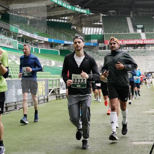 05.10.2025 - 20. swb-Marathon Bremen Michael Burmester http://msf.ph/oto/9331193 05.10.2025 13:04:19 Laufen im Stadion 100, 360, 414, 421, 470, 490, 592, 607, 898, 1012, 1019, 1080, 1084, 1336, 1413, 1468, 1478, 1695, 1852, 1914, 1975, 1997, 2016, 2086, 2333, 2567, 2617, 2664, 2989, 3037, 3072, 3346, 3433, 3483, 3485, 3658, 3901, 4001, 4005, 4053, 4087, 4243, 4244, 4335, 4453, 4462, 4501, 4524, 4528, 4627, 4637, 4638, 4651, 4757, 4793, 4803, 4840, 4858, 4928, 5043, 5082, 5137, 5162, 5212, 5236, 5247, 5343, 5446, 5464, 5489, 5832, 5966, 5969, 6011, 6145, 6287, 6414, 6529, 6584, 6635, 396 meine-sportfotos.de