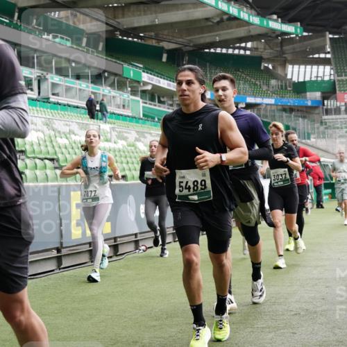 05.10.2025 - 20. swb-Marathon Bremen Michael Burmester http://msf.ph/oto/9331231 05.10.2025 13:03:41 Laufen im Stadion 227, 375, 396, 414, 527, 592, 725, 764, 898, 958, 1019, 1067, 1178, 1275, 1331, 1336, 1425, 1469, 1507, 1514, 1568, 1670, 1695, 1705, 1836, 1975, 2016, 2339, 2375, 2407, 2567, 2597, 2696, 2791, 2960, 2984, 3019, 3037, 3072, 3147, 3313, 3485, 4026, 4053, 4087, 4453, 4462, 4528, 4651, 4767, 4769, 5043, 5137, 5162, 5236, 5410, 5431, 5489, 5523, 5527, 5763, 5867, 5966, 6138, 6145, 6215, 6414, 6417, 6447, 6481, 6529, 6584, 6635, 6666, 7315, 7316, 7540, 7607, 7653, 293, 721, 2393 meine-sportfotos.de