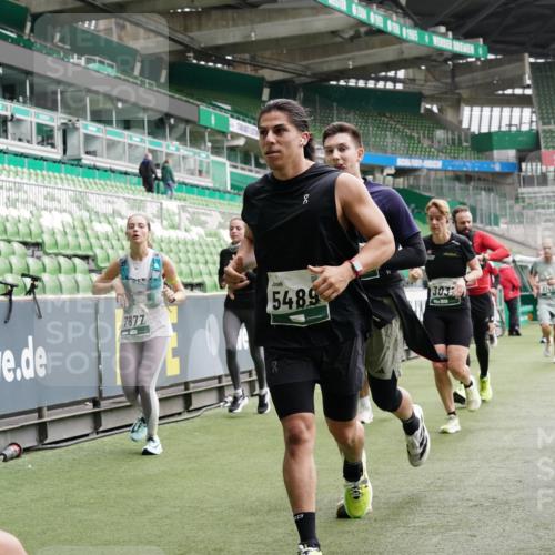 05.10.2025 - 20. swb-Marathon Bremen Michael Burmester http://msf.ph/oto/9331235 05.10.2025 13:03:41 Laufen im Stadion 227, 375, 396, 414, 527, 592, 725, 764, 898, 958, 1019, 1067, 1178, 1275, 1331, 1336, 1425, 1469, 1507, 1514, 1568, 1670, 1695, 1705, 1836, 1975, 2016, 2339, 2375, 2407, 2567, 2597, 2696, 2791, 2960, 2984, 3019, 3037, 3072, 3147, 3313, 3485, 4026, 4053, 4087, 4453, 4462, 4528, 4651, 4767, 4769, 5043, 5137, 5162, 5236, 5410, 5431, 5489, 5523, 5527, 5763, 5867, 5966, 6138, 6145, 6215, 6414, 6417, 6447, 6481, 6529, 6584, 6635, 6666, 7315, 7316, 7540, 7607, 7653, 293, 721, 2393 meine-sportfotos.de