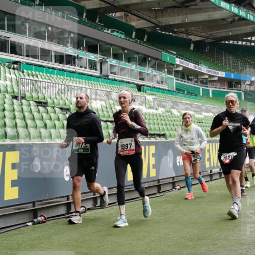 05.10.2025 - 20. swb-Marathon Bremen Michael Burmester http://msf.ph/oto/9331240 05.10.2025 13:04:23 Laufen im Stadion 100, 360, 414, 421, 470, 490, 592, 607, 898, 1012, 1019, 1080, 1084, 1336, 1413, 1468, 1478, 1695, 1852, 1914, 1975, 1997, 2086, 2333, 2399, 2617, 2664, 2901, 2989, 3037, 3072, 3346, 3433, 3483, 3485, 3658, 3901, 4001, 4005, 4053, 4087, 4243, 4244, 4335, 4453, 4462, 4501, 4524, 4528, 4627, 4637, 4638, 4651, 4757, 4793, 4803, 4838, 4840, 4858, 4928, 5043, 5082, 5137, 5162, 5212, 5236, 5247, 5343, 5446, 5464, 5489, 5832, 5969, 6011, 6145, 6287, 6529, 6584, 6635, 1336 meine-sportfotos.de