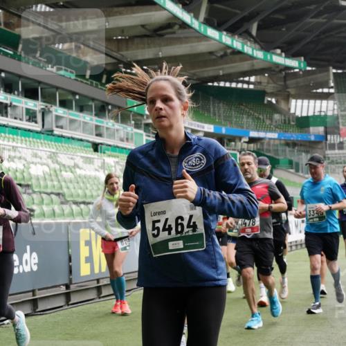 05.10.2025 - 20. swb-Marathon Bremen Michael Burmester http://msf.ph/oto/9331242 05.10.2025 13:04:24 Laufen im Stadion 100, 360, 414, 421, 470, 490, 592, 607, 898, 1012, 1019, 1080, 1084, 1413, 1468, 1478, 1695, 1852, 1914, 1975, 1997, 2086, 2333, 2399, 2617, 2664, 2901, 2989, 3037, 3072, 3346, 3433, 3483, 3485, 3658, 3901, 4001, 4005, 4053, 4087, 4243, 4244, 4335, 4453, 4462, 4501, 4524, 4528, 4627, 4637, 4638, 4651, 4757, 4793, 4803, 4838, 4840, 4858, 4928, 5043, 5082, 5137, 5162, 5212, 5236, 5247, 5343, 5446, 5464, 5489, 5832, 5969, 6011, 6145, 6287, 6529, 6584, 6635, 1336 meine-sportfotos.de