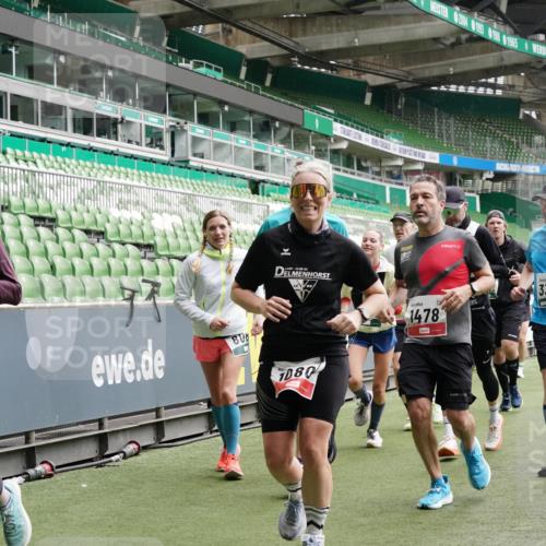 05.10.2025 - 20. swb-Marathon Bremen Michael Burmester http://msf.ph/oto/9331246 05.10.2025 13:04:25 Laufen im Stadion 100, 360, 414, 421, 470, 490, 592, 607, 898, 1012, 1019, 1080, 1084, 1413, 1468, 1478, 1695, 1852, 1914, 1975, 1997, 2086, 2333, 2399, 2617, 2664, 2901, 2989, 3072, 3346, 3433, 3483, 3485, 3658, 3901, 4001, 4005, 4053, 4087, 4243, 4244, 4335, 4453, 4462, 4501, 4524, 4528, 4627, 4637, 4638, 4651, 4757, 4793, 4803, 4838, 4840, 4858, 4928, 5043, 5082, 5137, 5162, 5212, 5236, 5247, 5343, 5446, 5464, 5832, 5969, 6011, 6145, 6287, 6529, 6584, 6635, 1336 meine-sportfotos.de