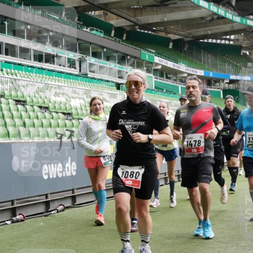 05.10.2025 - 20. swb-Marathon Bremen Michael Burmester http://msf.ph/oto/9331248 05.10.2025 13:04:25 Laufen im Stadion 100, 360, 414, 421, 470, 490, 592, 607, 898, 1012, 1019, 1080, 1084, 1413, 1468, 1478, 1695, 1852, 1914, 1975, 1997, 2086, 2333, 2399, 2617, 2664, 2901, 2989, 3072, 3346, 3433, 3483, 3485, 3658, 3901, 4001, 4005, 4053, 4087, 4243, 4244, 4335, 4453, 4462, 4501, 4524, 4528, 4627, 4637, 4638, 4651, 4757, 4793, 4803, 4838, 4840, 4858, 4928, 5043, 5082, 5137, 5162, 5212, 5236, 5247, 5343, 5446, 5464, 5832, 5969, 6011, 6145, 6287, 6529, 6584, 6635, 1336 meine-sportfotos.de