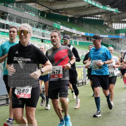 05.10.2025 - 20. swb-Marathon Bremen Michael Burmester http://msf.ph/oto/9331252 05.10.2025 13:04:25 Laufen im Stadion 100, 360, 414, 421, 470, 490, 592, 607, 898, 1012, 1019, 1080, 1084, 1413, 1468, 1478, 1695, 1852, 1914, 1975, 1997, 2086, 2333, 2399, 2617, 2664, 2901, 2989, 3072, 3346, 3433, 3483, 3485, 3658, 3901, 4001, 4005, 4053, 4087, 4243, 4244, 4335, 4453, 4462, 4501, 4524, 4528, 4627, 4637, 4638, 4651, 4757, 4793, 4803, 4838, 4840, 4858, 4928, 5043, 5082, 5137, 5162, 5212, 5236, 5247, 5343, 5446, 5464, 5832, 5969, 6011, 6145, 6287, 6529, 6584, 6635, 1336 meine-sportfotos.de