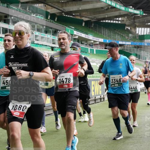 05.10.2025 - 20. swb-Marathon Bremen Michael Burmester http://msf.ph/oto/9331254 05.10.2025 13:04:25 Laufen im Stadion 100, 360, 414, 421, 470, 490, 592, 607, 898, 1012, 1019, 1080, 1084, 1413, 1468, 1478, 1695, 1852, 1914, 1975, 1997, 2086, 2333, 2399, 2617, 2664, 2901, 2989, 3072, 3346, 3433, 3483, 3485, 3658, 3901, 4001, 4005, 4053, 4087, 4243, 4244, 4335, 4453, 4462, 4501, 4524, 4528, 4627, 4637, 4638, 4651, 4757, 4793, 4803, 4838, 4840, 4858, 4928, 5043, 5082, 5137, 5162, 5212, 5236, 5247, 5343, 5446, 5464, 5832, 5969, 6011, 6145, 6287, 6529, 6584, 6635, 1336 meine-sportfotos.de