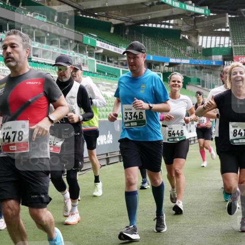 05.10.2025 - 20. swb-Marathon Bremen Michael Burmester http://msf.ph/oto/9331256 05.10.2025 13:04:26 Laufen im Stadion 100, 360, 414, 421, 470, 490, 592, 607, 898, 1012, 1019, 1080, 1084, 1413, 1468, 1478, 1695, 1834, 1852, 1914, 1975, 1997, 2086, 2333, 2399, 2617, 2664, 2901, 2989, 3072, 3346, 3433, 3483, 3485, 3658, 3901, 4001, 4005, 4053, 4087, 4243, 4244, 4335, 4453, 4462, 4501, 4524, 4627, 4634, 4637, 4638, 4651, 4757, 4793, 4803, 4838, 4840, 4858, 4928, 5043, 5082, 5137, 5162, 5212, 5236, 5247, 5343, 5446, 5464, 5832, 5969, 6011, 6145, 6287, 6529, 6584, 6635, 1336 meine-sportfotos.de