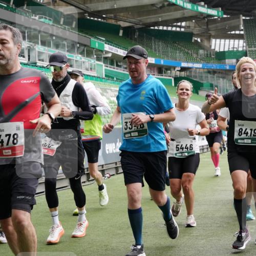 05.10.2025 - 20. swb-Marathon Bremen Michael Burmester http://msf.ph/oto/9331258 05.10.2025 13:04:26 Laufen im Stadion 100, 360, 414, 421, 470, 490, 592, 607, 898, 1012, 1019, 1080, 1084, 1413, 1468, 1478, 1695, 1834, 1852, 1914, 1975, 1997, 2086, 2333, 2399, 2617, 2664, 2901, 2989, 3072, 3346, 3433, 3483, 3485, 3658, 3901, 4001, 4005, 4053, 4087, 4243, 4244, 4335, 4453, 4462, 4501, 4524, 4627, 4634, 4637, 4638, 4651, 4757, 4793, 4803, 4838, 4840, 4858, 4928, 5043, 5082, 5137, 5162, 5212, 5236, 5247, 5343, 5446, 5464, 5832, 5969, 6011, 6145, 6287, 6529, 6584, 6635, 1336 meine-sportfotos.de