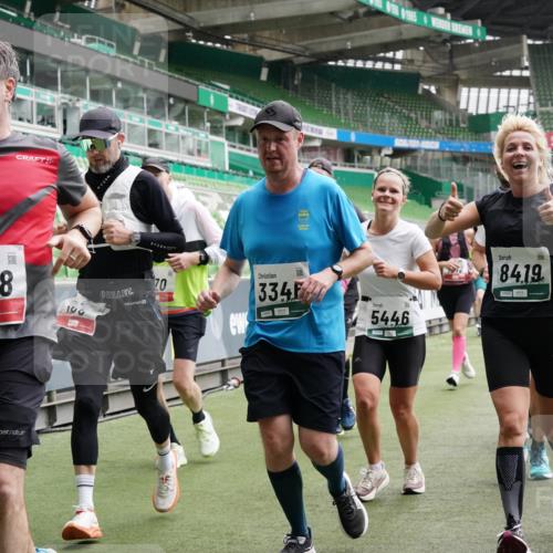 05.10.2025 - 20. swb-Marathon Bremen Michael Burmester http://msf.ph/oto/9331260 05.10.2025 13:04:26 Laufen im Stadion 100, 360, 414, 421, 470, 490, 592, 607, 898, 1012, 1019, 1080, 1084, 1413, 1468, 1478, 1695, 1834, 1852, 1914, 1975, 1997, 2086, 2333, 2399, 2617, 2664, 2901, 2989, 3072, 3346, 3433, 3483, 3485, 3658, 3901, 4001, 4005, 4053, 4087, 4243, 4244, 4335, 4453, 4462, 4501, 4524, 4627, 4634, 4637, 4638, 4651, 4757, 4793, 4803, 4838, 4840, 4858, 4928, 5043, 5082, 5137, 5162, 5212, 5236, 5247, 5343, 5446, 5464, 5832, 5969, 6011, 6145, 6287, 6529, 6584, 6635, 1336 meine-sportfotos.de