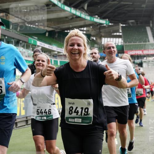 05.10.2025 - 20. swb-Marathon Bremen Michael Burmester http://msf.ph/oto/9331270 05.10.2025 13:04:27 Laufen im Stadion 100, 360, 414, 421, 470, 490, 592, 607, 898, 1012, 1019, 1080, 1084, 1413, 1468, 1478, 1695, 1834, 1852, 1914, 1975, 1997, 2086, 2333, 2399, 2617, 2664, 2901, 2989, 3072, 3346, 3433, 3483, 3485, 3658, 3901, 4001, 4005, 4053, 4087, 4243, 4244, 4335, 4453, 4462, 4501, 4524, 4627, 4634, 4637, 4638, 4651, 4671, 4757, 4793, 4803, 4838, 4840, 4858, 4928, 5043, 5082, 5137, 5162, 5212, 5236, 5247, 5343, 5446, 5464, 5832, 5969, 6011, 6287, 6529, 6584, 6635, 1336 meine-sportfotos.de