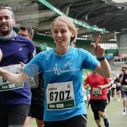05.10.2025 - 20. swb-Marathon Bremen Michael Burmester http://msf.ph/oto/9331284 05.10.2025 13:04:29 Laufen im Stadion 100, 360, 414, 421, 470, 490, 592, 607, 898, 1012, 1019, 1080, 1084, 1413, 1468, 1478, 1695, 1834, 1852, 1914, 1975, 1997, 2086, 2333, 2399, 2617, 2664, 2901, 2989, 3072, 3346, 3433, 3483, 3485, 3658, 3901, 4001, 4005, 4053, 4087, 4243, 4244, 4335, 4453, 4462, 4501, 4524, 4627, 4634, 4637, 4638, 4651, 4671, 4757, 4793, 4803, 4838, 4840, 4858, 4928, 5043, 5082, 5137, 5212, 5247, 5343, 5446, 5464, 5832, 5969, 6011, 6287, 6584, 6635, 1336 meine-sportfotos.de