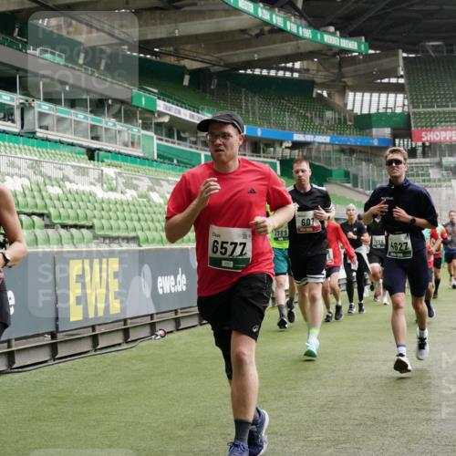 05.10.2025 - 20. swb-Marathon Bremen Michael Burmester http://msf.ph/oto/9331290 05.10.2025 13:04:30 Laufen im Stadion 100, 360, 414, 421, 470, 490, 592, 607, 898, 1012, 1019, 1061, 1080, 1084, 1413, 1468, 1478, 1695, 1834, 1852, 1914, 1975, 1997, 2086, 2333, 2399, 2617, 2664, 2901, 2989, 3072, 3346, 3433, 3483, 3485, 3658, 3901, 4001, 4005, 4053, 4087, 4243, 4244, 4335, 4453, 4462, 4501, 4524, 4627, 4634, 4637, 4638, 4651, 4671, 4757, 4793, 4803, 4838, 4840, 4858, 4928, 5043, 5082, 5137, 5212, 5247, 5343, 5446, 5464, 5832, 5969, 6011, 6287, 6584, 6635, 1336 meine-sportfotos.de
