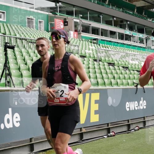 05.10.2025 - 20. swb-Marathon Bremen Michael Burmester http://msf.ph/oto/9331292 05.10.2025 13:04:30 Laufen im Stadion 100, 360, 414, 421, 470, 490, 592, 607, 898, 1012, 1019, 1061, 1080, 1084, 1413, 1468, 1478, 1695, 1834, 1852, 1914, 1975, 1997, 2086, 2333, 2399, 2617, 2664, 2901, 2989, 3072, 3346, 3433, 3483, 3485, 3658, 3901, 4001, 4005, 4053, 4087, 4243, 4244, 4335, 4453, 4462, 4501, 4524, 4627, 4634, 4637, 4638, 4651, 4671, 4757, 4793, 4803, 4838, 4840, 4858, 4928, 5043, 5082, 5137, 5212, 5247, 5343, 5446, 5464, 5832, 5969, 6011, 6287, 6584, 6635, 1336 meine-sportfotos.de