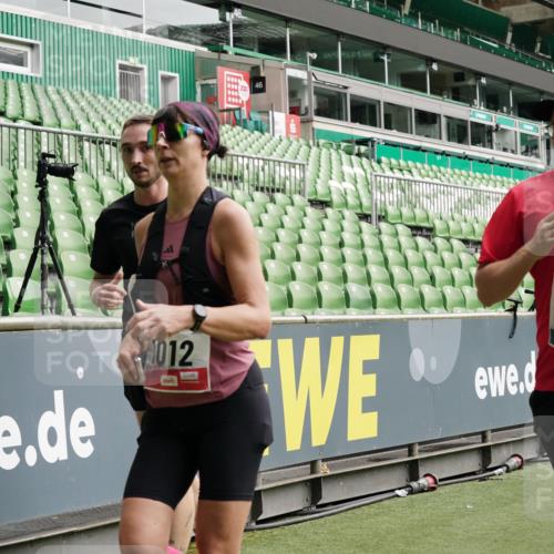 05.10.2025 - 20. swb-Marathon Bremen Michael Burmester http://msf.ph/oto/9331294 05.10.2025 13:04:30 Laufen im Stadion 100, 360, 414, 421, 470, 490, 592, 607, 898, 1012, 1019, 1061, 1080, 1084, 1413, 1468, 1478, 1695, 1834, 1852, 1914, 1975, 1997, 2086, 2333, 2399, 2617, 2664, 2901, 2989, 3072, 3346, 3433, 3483, 3485, 3658, 3901, 4001, 4005, 4053, 4087, 4243, 4244, 4335, 4453, 4462, 4501, 4524, 4627, 4634, 4637, 4638, 4651, 4671, 4757, 4793, 4803, 4838, 4840, 4858, 4928, 5043, 5082, 5137, 5212, 5247, 5343, 5446, 5464, 5832, 5969, 6011, 6287, 6584, 6635, 1336 meine-sportfotos.de
