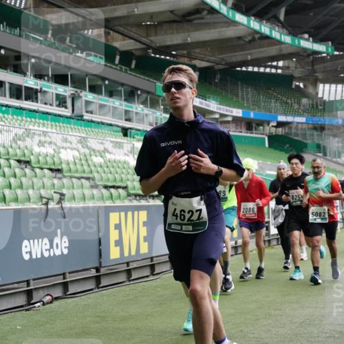 05.10.2025 - 20. swb-Marathon Bremen Michael Burmester http://msf.ph/oto/9331296 05.10.2025 13:04:32 Laufen im Stadion 100, 360, 414, 421, 470, 490, 592, 607, 898, 1012, 1019, 1061, 1080, 1084, 1413, 1468, 1478, 1695, 1834, 1852, 1914, 1975, 1997, 2009, 2086, 2333, 2399, 2536, 2617, 2664, 2802, 2901, 2989, 3072, 3346, 3433, 3483, 3485, 3561, 3658, 3901, 4001, 4005, 4053, 4087, 4187, 4243, 4244, 4335, 4453, 4501, 4524, 4627, 4634, 4637, 4638, 4651, 4671, 4757, 4793, 4803, 4838, 4840, 4858, 4928, 5043, 5082, 5137, 5212, 5247, 5343, 5446, 5464, 5832, 5969, 6011, 6287, 6584, 6635, 1336 meine-sportfotos.de