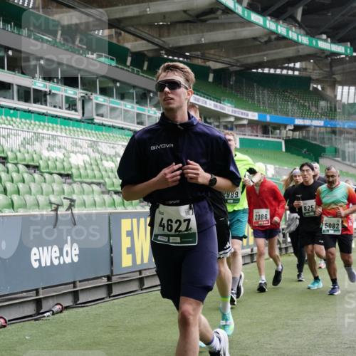 05.10.2025 - 20. swb-Marathon Bremen Michael Burmester http://msf.ph/oto/9331298 05.10.2025 13:04:32 Laufen im Stadion 100, 360, 414, 421, 470, 490, 592, 607, 898, 1012, 1019, 1061, 1080, 1084, 1413, 1468, 1478, 1695, 1834, 1852, 1914, 1975, 1997, 2009, 2086, 2333, 2399, 2536, 2617, 2664, 2802, 2901, 2989, 3072, 3346, 3433, 3483, 3485, 3561, 3658, 3901, 4001, 4005, 4053, 4087, 4187, 4243, 4244, 4335, 4453, 4501, 4524, 4627, 4634, 4637, 4638, 4651, 4671, 4757, 4793, 4803, 4838, 4840, 4858, 4928, 5043, 5082, 5137, 5212, 5247, 5343, 5446, 5464, 5832, 5969, 6011, 6287, 6584, 6635, 1336 meine-sportfotos.de