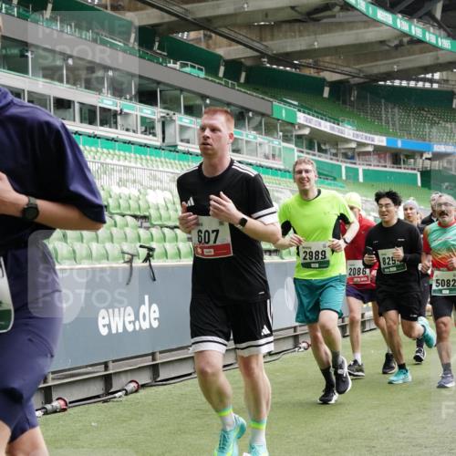 05.10.2025 - 20. swb-Marathon Bremen Michael Burmester http://msf.ph/oto/9331300 05.10.2025 13:04:32 Laufen im Stadion 100, 360, 414, 421, 470, 490, 592, 607, 898, 1012, 1019, 1061, 1080, 1084, 1413, 1468, 1478, 1695, 1834, 1852, 1914, 1975, 1997, 2009, 2086, 2333, 2399, 2536, 2617, 2664, 2802, 2901, 2989, 3072, 3346, 3433, 3483, 3485, 3561, 3658, 3901, 4001, 4005, 4053, 4087, 4187, 4243, 4244, 4335, 4453, 4501, 4524, 4627, 4634, 4637, 4638, 4651, 4671, 4757, 4793, 4803, 4838, 4840, 4858, 4928, 5043, 5082, 5137, 5212, 5247, 5343, 5446, 5464, 5832, 5969, 6011, 6287, 6584, 6635, 1336 meine-sportfotos.de