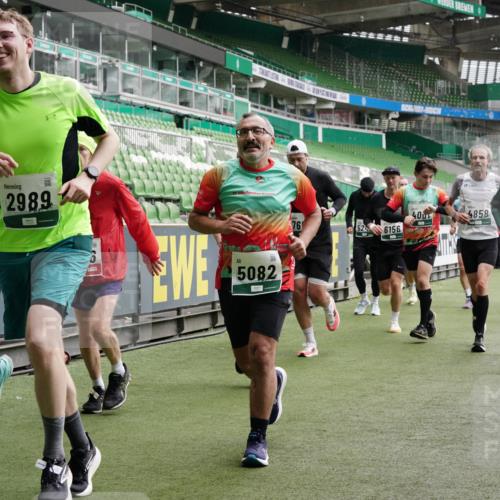 05.10.2025 - 20. swb-Marathon Bremen Michael Burmester http://msf.ph/oto/9331312 05.10.2025 13:04:34 Laufen im Stadion 100, 360, 414, 421, 470, 490, 607, 898, 1012, 1019, 1061, 1080, 1084, 1132, 1413, 1468, 1478, 1695, 1834, 1852, 1914, 1975, 1997, 2009, 2086, 2333, 2399, 2536, 2617, 2664, 2802, 2901, 2989, 3072, 3346, 3413, 3433, 3483, 3485, 3561, 3658, 3901, 4001, 4005, 4187, 4241, 4243, 4244, 4335, 4501, 4524, 4627, 4634, 4637, 4638, 4671, 4757, 4793, 4803, 4838, 4840, 4858, 4928, 5082, 5137, 5212, 5247, 5286, 5343, 5446, 5464, 5832, 5969, 6011, 6287, 6635, 1336 meine-sportfotos.de