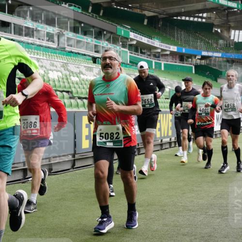 05.10.2025 - 20. swb-Marathon Bremen Michael Burmester http://msf.ph/oto/9331316 05.10.2025 13:04:34 Laufen im Stadion 100, 360, 414, 421, 470, 490, 607, 898, 1012, 1019, 1061, 1080, 1084, 1132, 1413, 1468, 1478, 1695, 1834, 1852, 1914, 1975, 1997, 2009, 2086, 2333, 2399, 2536, 2617, 2664, 2802, 2901, 2989, 3072, 3346, 3413, 3433, 3483, 3485, 3561, 3658, 3901, 4001, 4005, 4187, 4241, 4243, 4244, 4335, 4501, 4524, 4627, 4634, 4637, 4638, 4671, 4757, 4793, 4803, 4838, 4840, 4858, 4928, 5082, 5137, 5212, 5247, 5286, 5343, 5446, 5464, 5832, 5969, 6011, 6287, 6635, 1336 meine-sportfotos.de