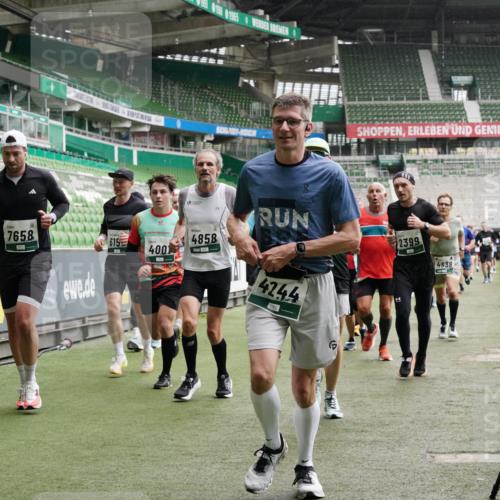 05.10.2025 - 20. swb-Marathon Bremen Michael Burmester http://msf.ph/oto/9331318 05.10.2025 13:04:35 Laufen im Stadion 100, 360, 414, 421, 470, 490, 607, 898, 1012, 1019, 1061, 1080, 1084, 1132, 1413, 1468, 1478, 1695, 1746, 1834, 1852, 1914, 1975, 1997, 2009, 2086, 2333, 2399, 2536, 2617, 2664, 2802, 2901, 2989, 3072, 3216, 3346, 3413, 3433, 3483, 3485, 3561, 3658, 3901, 4001, 4005, 4187, 4241, 4243, 4244, 4335, 4501, 4524, 4627, 4634, 4637, 4638, 4671, 4757, 4793, 4803, 4838, 4840, 4858, 4928, 5082, 5137, 5212, 5247, 5286, 5343, 5446, 5464, 5832, 5969, 6011, 6287, 6635, 1336 meine-sportfotos.de