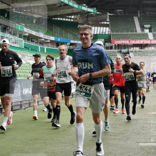 05.10.2025 - 20. swb-Marathon Bremen Michael Burmester http://msf.ph/oto/9331320 05.10.2025 13:04:35 Laufen im Stadion 100, 360, 414, 421, 470, 490, 607, 898, 1012, 1019, 1061, 1080, 1084, 1132, 1413, 1468, 1478, 1695, 1746, 1834, 1852, 1914, 1975, 1997, 2009, 2086, 2333, 2399, 2536, 2617, 2664, 2802, 2901, 2989, 3072, 3216, 3346, 3413, 3433, 3483, 3485, 3561, 3658, 3901, 4001, 4005, 4187, 4241, 4243, 4244, 4335, 4501, 4524, 4627, 4634, 4637, 4638, 4671, 4757, 4793, 4803, 4838, 4840, 4858, 4928, 5082, 5137, 5212, 5247, 5286, 5343, 5446, 5464, 5832, 5969, 6011, 6287, 6635, 1336 meine-sportfotos.de