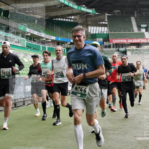 05.10.2025 - 20. swb-Marathon Bremen Michael Burmester http://msf.ph/oto/9331322 05.10.2025 13:04:35 Laufen im Stadion 100, 360, 414, 421, 470, 490, 607, 898, 1012, 1019, 1061, 1080, 1084, 1132, 1413, 1468, 1478, 1695, 1746, 1834, 1852, 1914, 1975, 1997, 2009, 2086, 2333, 2399, 2536, 2617, 2664, 2802, 2901, 2989, 3072, 3216, 3346, 3413, 3433, 3483, 3485, 3561, 3658, 3901, 4001, 4005, 4187, 4241, 4243, 4244, 4335, 4501, 4524, 4627, 4634, 4637, 4638, 4671, 4757, 4793, 4803, 4838, 4840, 4858, 4928, 5082, 5137, 5212, 5247, 5286, 5343, 5446, 5464, 5832, 5969, 6011, 6287, 6635, 1336 meine-sportfotos.de