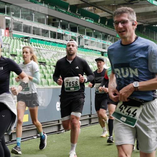 05.10.2025 - 20. swb-Marathon Bremen Michael Burmester http://msf.ph/oto/9331326 05.10.2025 13:04:36 Laufen im Stadion 100, 360, 414, 421, 470, 490, 607, 712, 898, 1012, 1019, 1061, 1080, 1084, 1132, 1413, 1468, 1478, 1695, 1746, 1834, 1852, 1914, 1997, 2009, 2086, 2333, 2399, 2536, 2617, 2664, 2802, 2901, 2989, 3072, 3216, 3346, 3413, 3433, 3483, 3485, 3561, 3658, 3901, 4001, 4005, 4187, 4241, 4243, 4244, 4335, 4501, 4524, 4627, 4634, 4637, 4638, 4671, 4757, 4793, 4803, 4838, 4840, 4858, 4928, 5082, 5137, 5212, 5247, 5286, 5295, 5343, 5446, 5464, 5832, 5969, 6011, 6287, 1336 meine-sportfotos.de