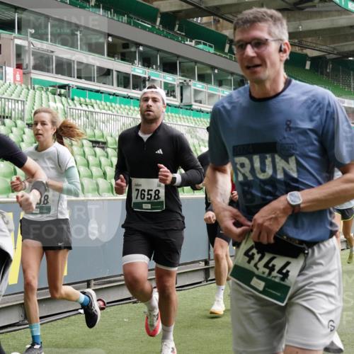 05.10.2025 - 20. swb-Marathon Bremen Michael Burmester http://msf.ph/oto/9331328 05.10.2025 13:04:36 Laufen im Stadion 100, 360, 414, 421, 470, 490, 607, 712, 898, 1012, 1019, 1061, 1080, 1084, 1132, 1413, 1468, 1478, 1695, 1746, 1834, 1852, 1914, 1997, 2009, 2086, 2333, 2399, 2536, 2617, 2664, 2802, 2901, 2989, 3072, 3216, 3346, 3413, 3433, 3483, 3485, 3561, 3658, 3901, 4001, 4005, 4187, 4241, 4243, 4244, 4335, 4501, 4524, 4627, 4634, 4637, 4638, 4671, 4757, 4793, 4803, 4838, 4840, 4858, 4928, 5082, 5137, 5212, 5247, 5286, 5295, 5343, 5446, 5464, 5832, 5969, 6011, 6287, 1336 meine-sportfotos.de