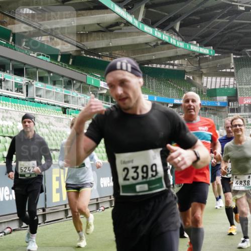 05.10.2025 - 20. swb-Marathon Bremen Michael Burmester http://msf.ph/oto/9331336 05.10.2025 13:04:37 Laufen im Stadion 100, 360, 414, 421, 470, 490, 607, 712, 898, 1012, 1019, 1061, 1080, 1084, 1132, 1413, 1468, 1478, 1695, 1746, 1765, 1834, 1852, 1914, 1997, 2009, 2086, 2333, 2399, 2536, 2617, 2664, 2802, 2901, 2989, 3072, 3216, 3346, 3413, 3433, 3483, 3485, 3561, 3658, 3901, 4001, 4005, 4187, 4241, 4243, 4244, 4335, 4501, 4524, 4627, 4634, 4637, 4638, 4671, 4757, 4793, 4803, 4838, 4840, 4858, 4928, 5082, 5137, 5212, 5247, 5286, 5295, 5343, 5446, 5464, 5832, 5969, 6011, 6287, 1336 meine-sportfotos.de